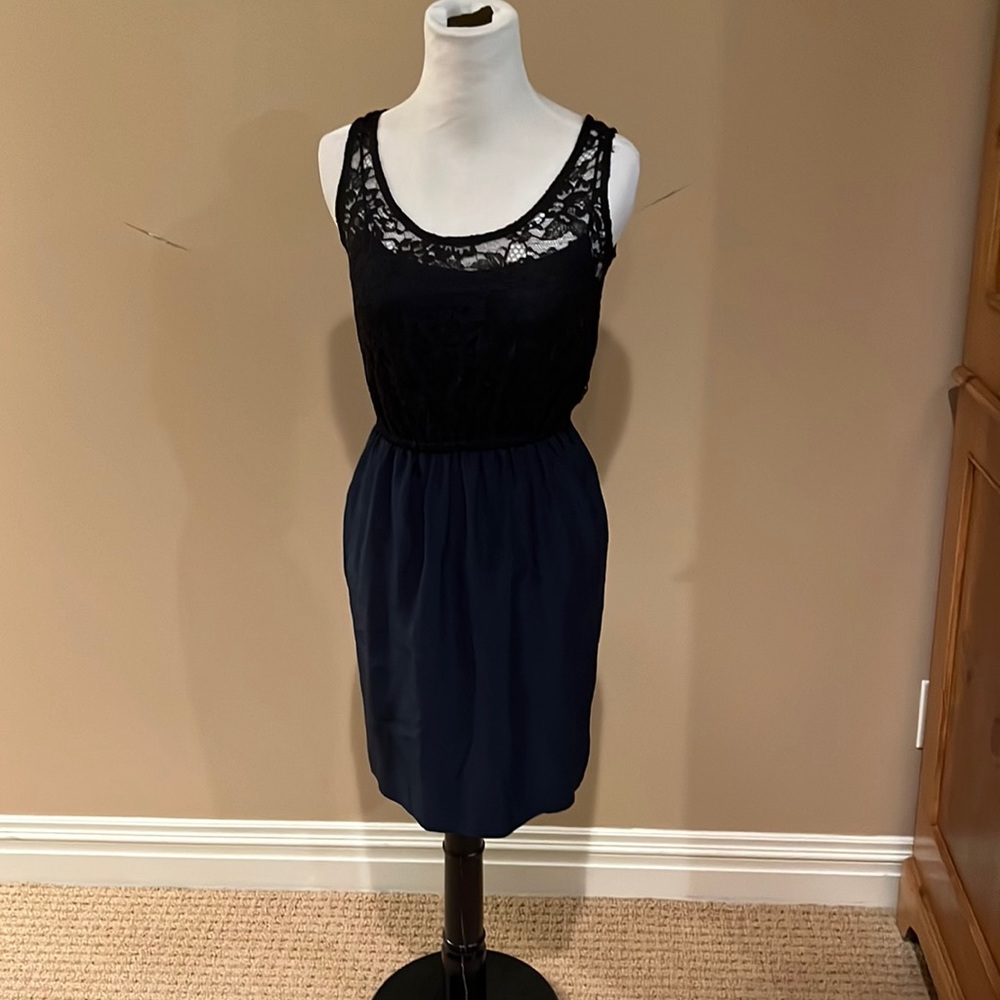 Beautiful Caroline Hedaya navy dress with black lace overlay NWT